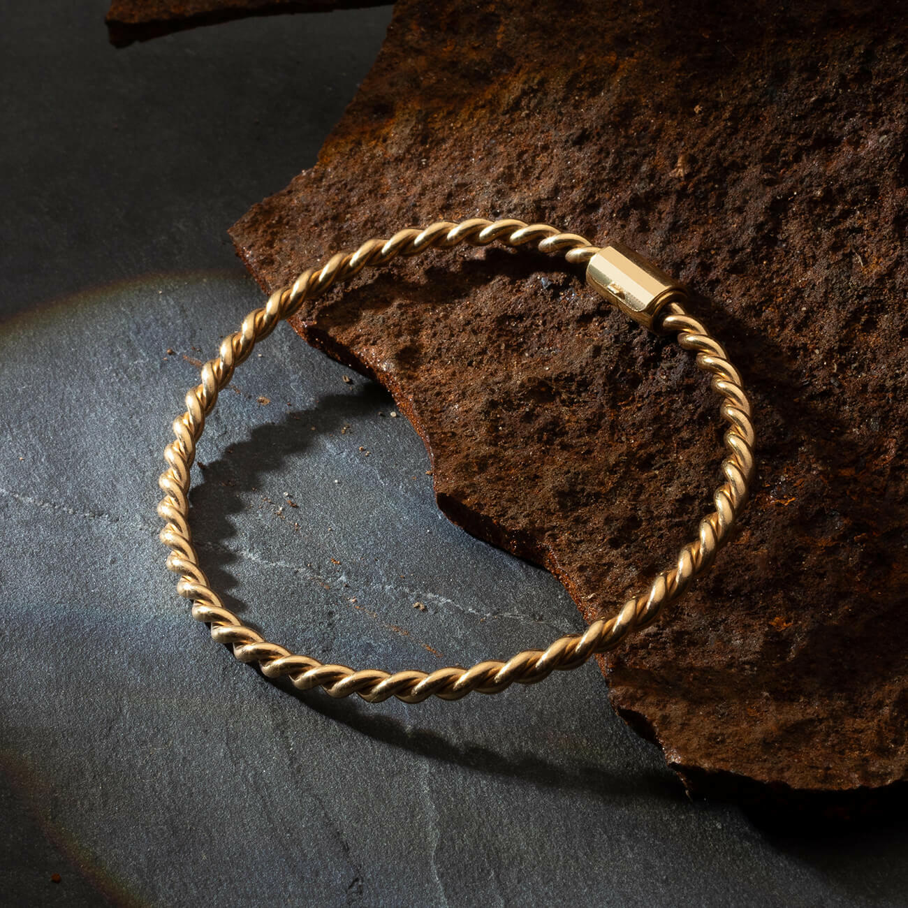 Miedziana bransoletka tensorowa w kolorze srebrnym - Zaginiony.