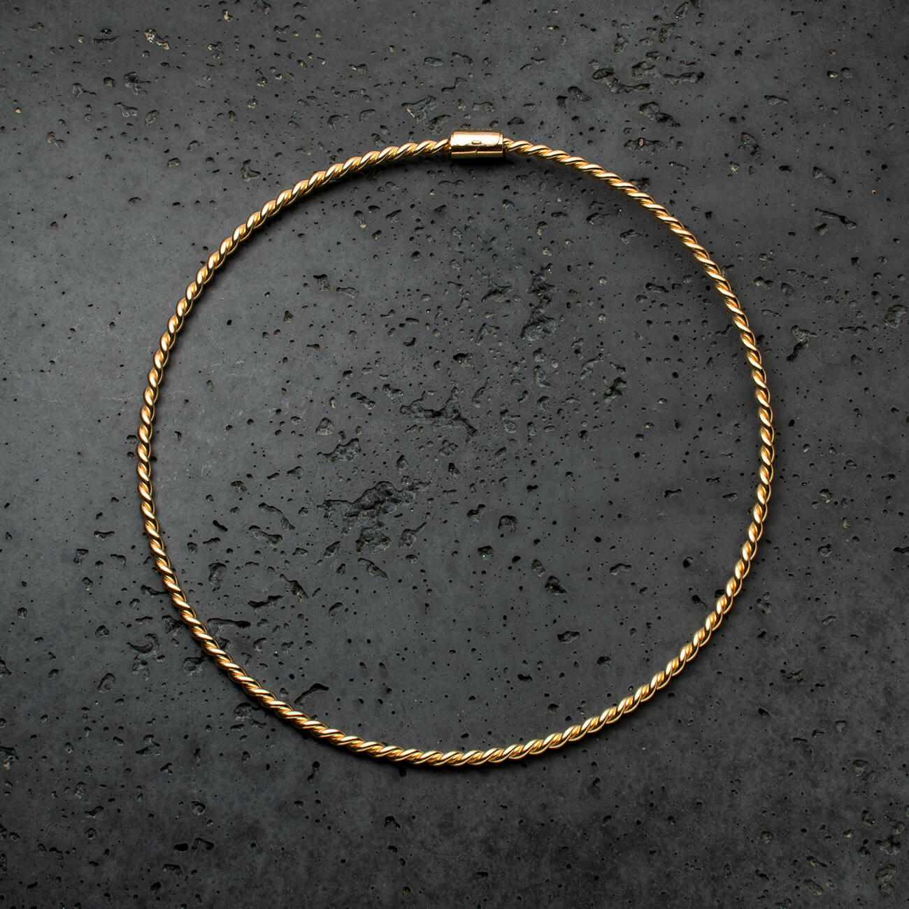 Miedziany naszyjnik tensorowy w kolorze srebrnym - Królewski.