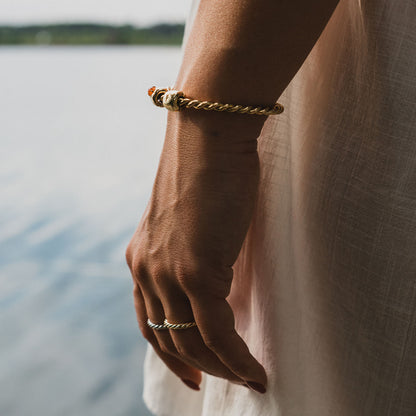 Charms mit Fehu-Rune (ᚠ) Vergoldet – Amulett für Fülle und Erfolg – Silber 925