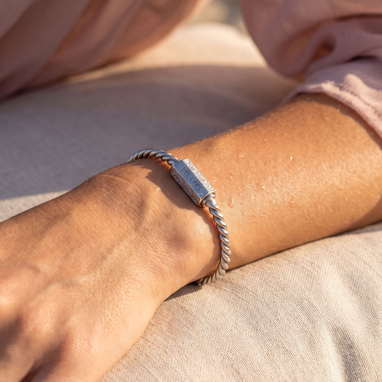 Miedziana platynowana bransoletka tensorowa Quantum – Kubit Królewski (144 MHz)
