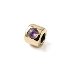 Charm mit vergoldetem Amethyst – Stein des Schutzes, der Ruhe und der spirituellen Entwicklung – Messing