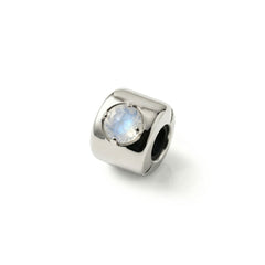 Charm mit Mondstein Silber – Intuition, Weiblichkeit und emotionale Ausgeglichenheit – Messing