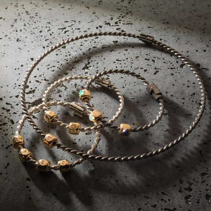 Srebrny naszyjnik tensorowy pokryty platyną - Kubit Królewski (144 MHz)