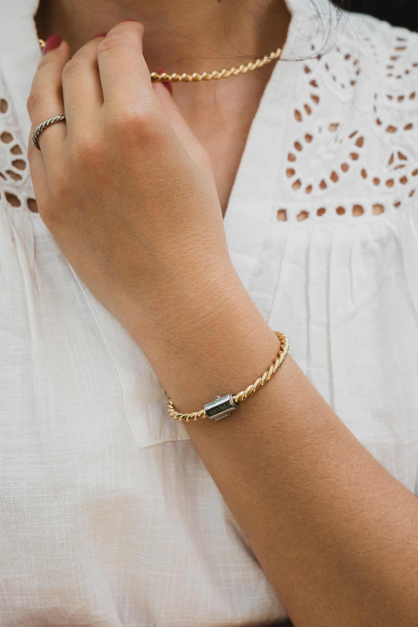 <tc>Kupfernes Tensor-Armband in Goldfarbe mit silbernem Verschluss – Elle Royal (144 MHz)</tc>